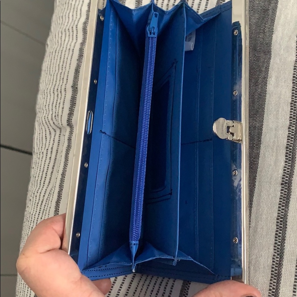Clutch with Magnet Closure - NWOT - Picture 2 of 7